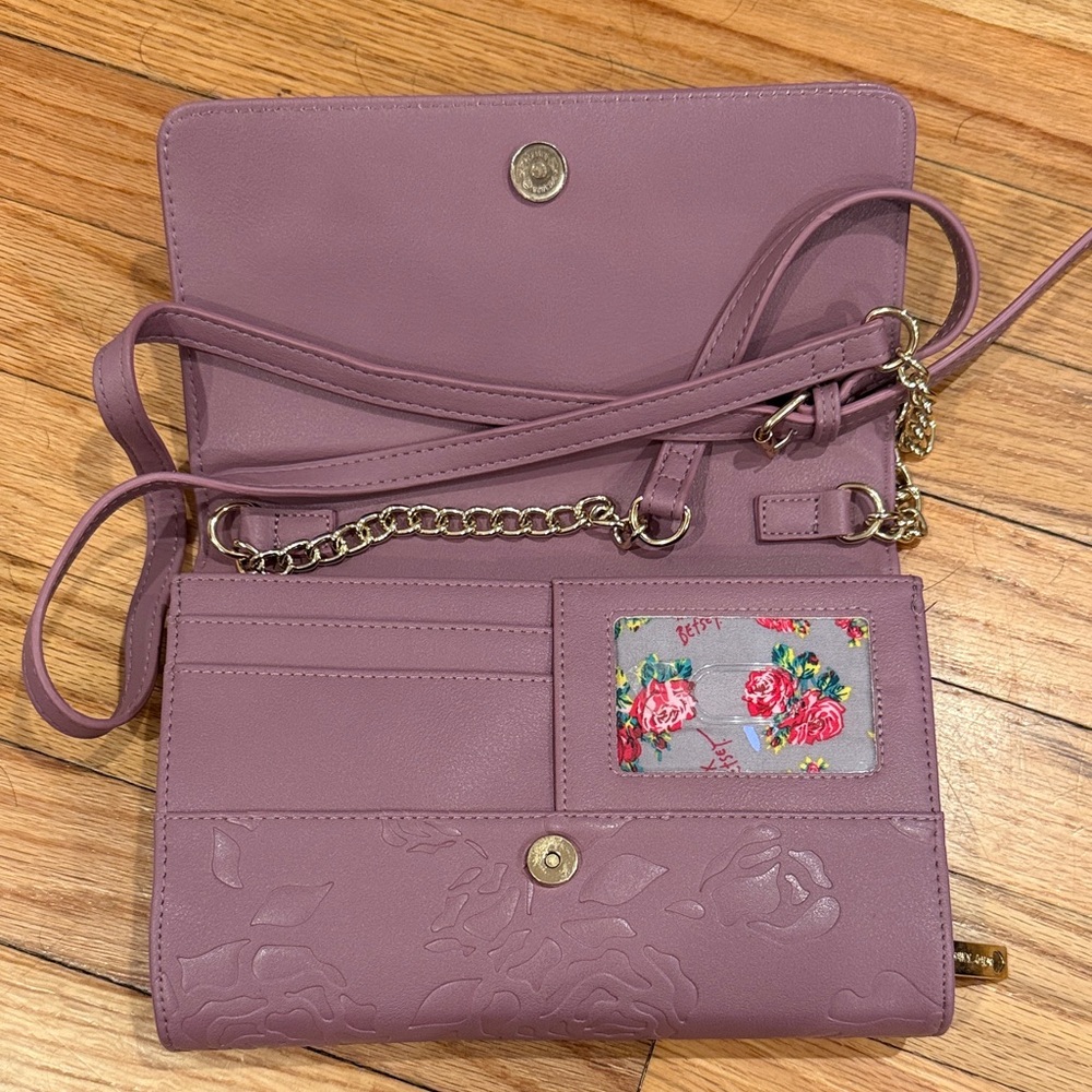 Betsey Johnson Lavender crossbody with Bow - Picture 2 of 3